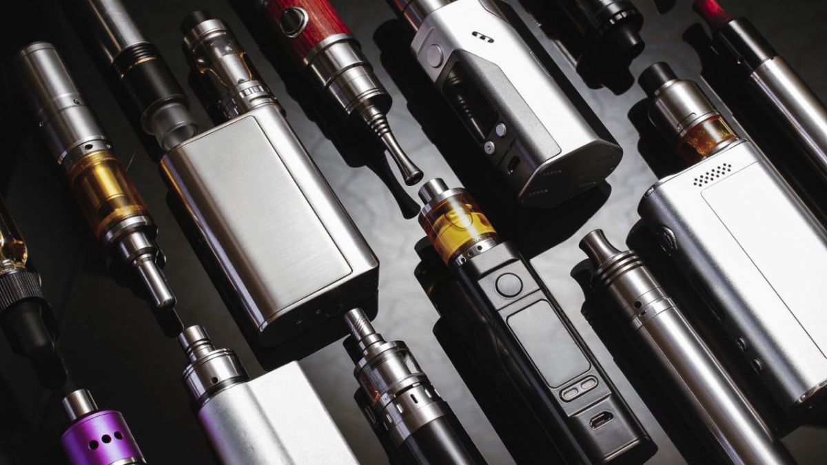 Un studiu arată că fumatul țigărilor electronice provoacă leziuni pulmonare similare cu cele provocate de expunerea la gaze toxice
