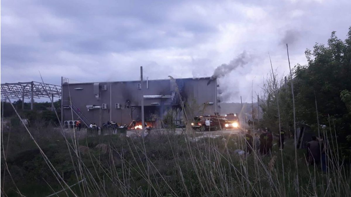 Un supermarket a luat foc la Bălți. Acesta a fost deschis acum o săptămână (VIDEO)