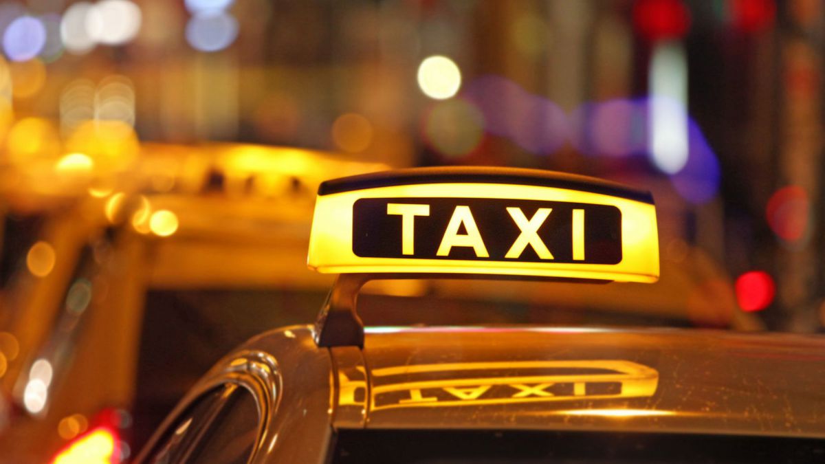 Un taximetrist ar fi încercat să violeze pasagera pe care o transporta