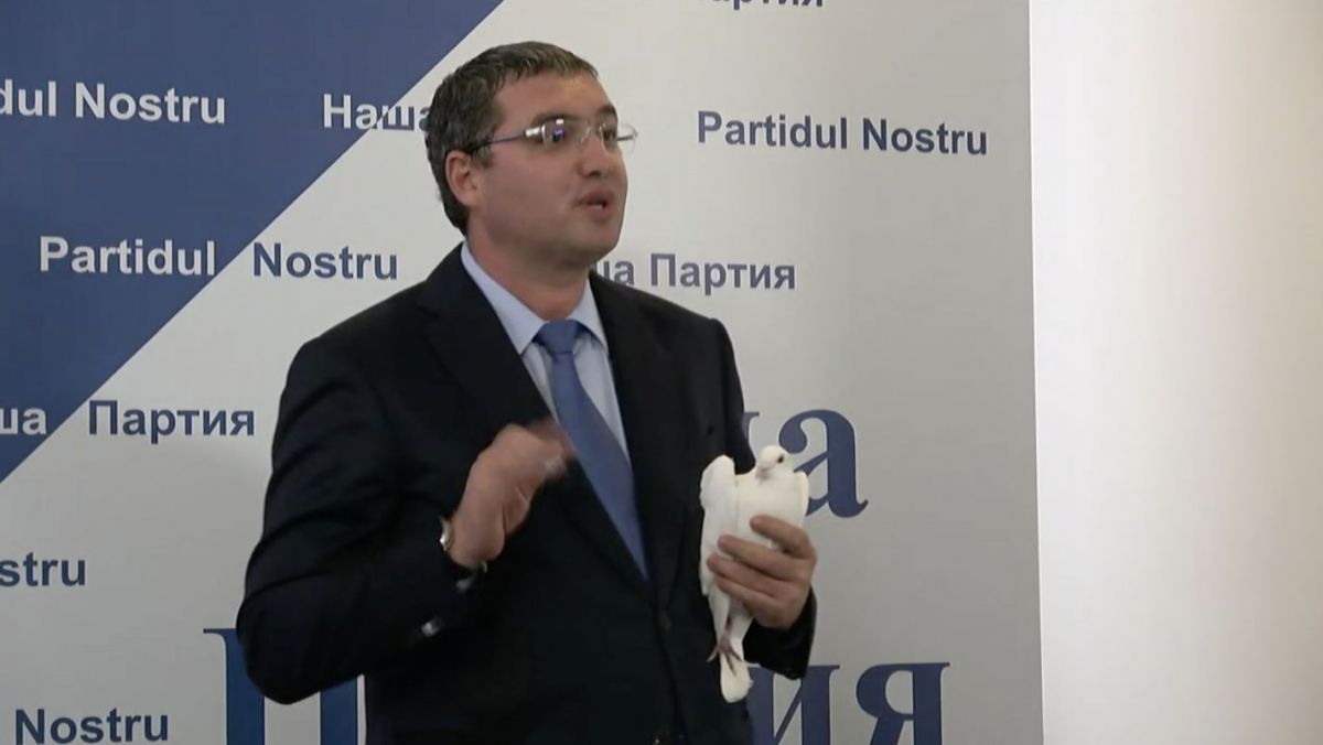 Usatîi a venit la o conferință de presă cu un porumbel: I-am trimis lui Slusari partea a doua a raportului Kroll (FOCUS)