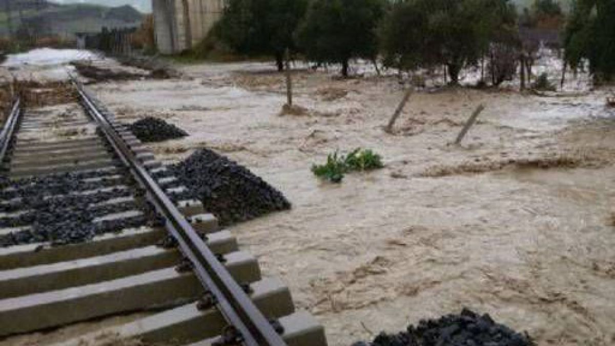 VIDEO. Stare de urgenţă în Sicilia. Străzile au devenit râuri de noroi, iar mii de oameni sunt izolaţi