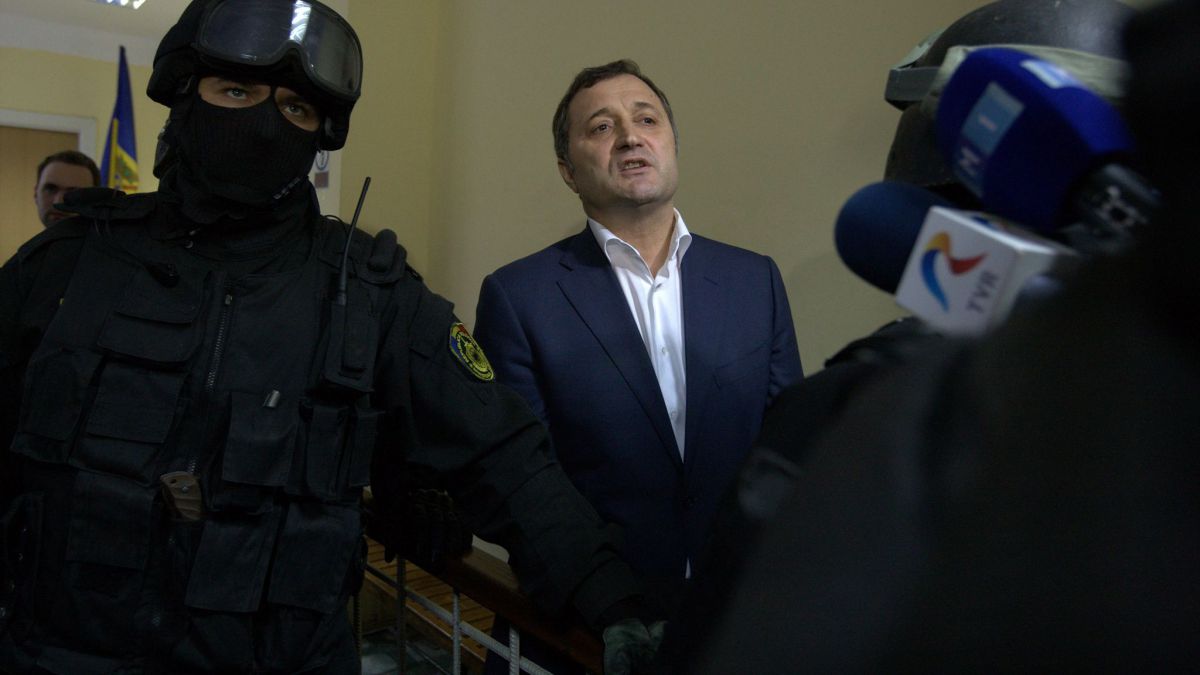 Vlad Filat, către noul Guvern: „Sunt la dispoziția Comisiei pentru elucidarea fraudei bancare”