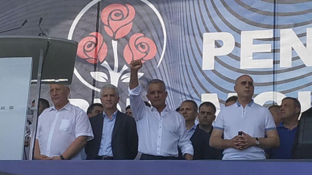 Vlad Plahotniuc, de pe scena din PMAN: „Este o lovitură de stat coordonată de Igor Dodon-omulețul verde condus din afara țării”