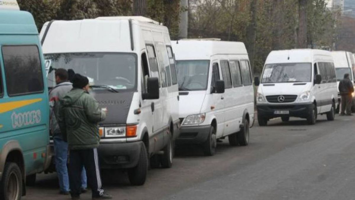 Zeci de șoferi s-au adunat în fața Guvernului pentru a cere tarife mai mari. Care sunt argumentele transportatorilor 