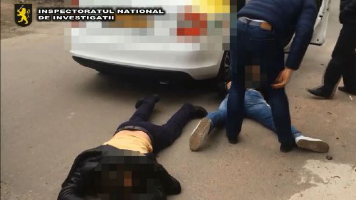 A fost anihilată o grupare criminală specializată în trafic de persoane