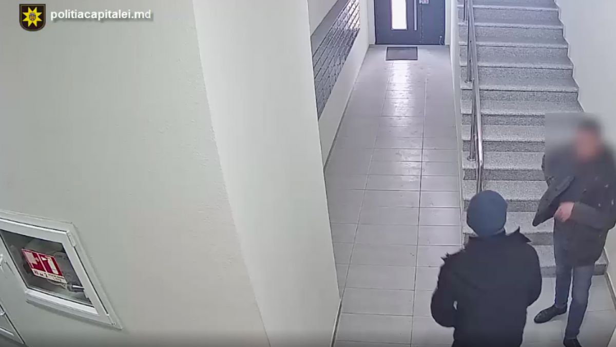 A furat dintr-un bloc 24 de furtunuri anti-incendiare, pe care le-a vândut cu 2.000 de lei. Ce riscă pentru fapta sa un bărbat din capitală