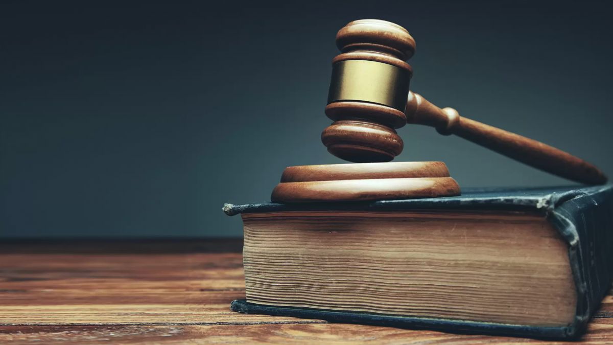 A furat timp de 19 ani bunuri din magazine şi le-a vândut pe internet: O femeie, pedepsită cu 54 de luni de detenție și 3,8 milioane de dolari