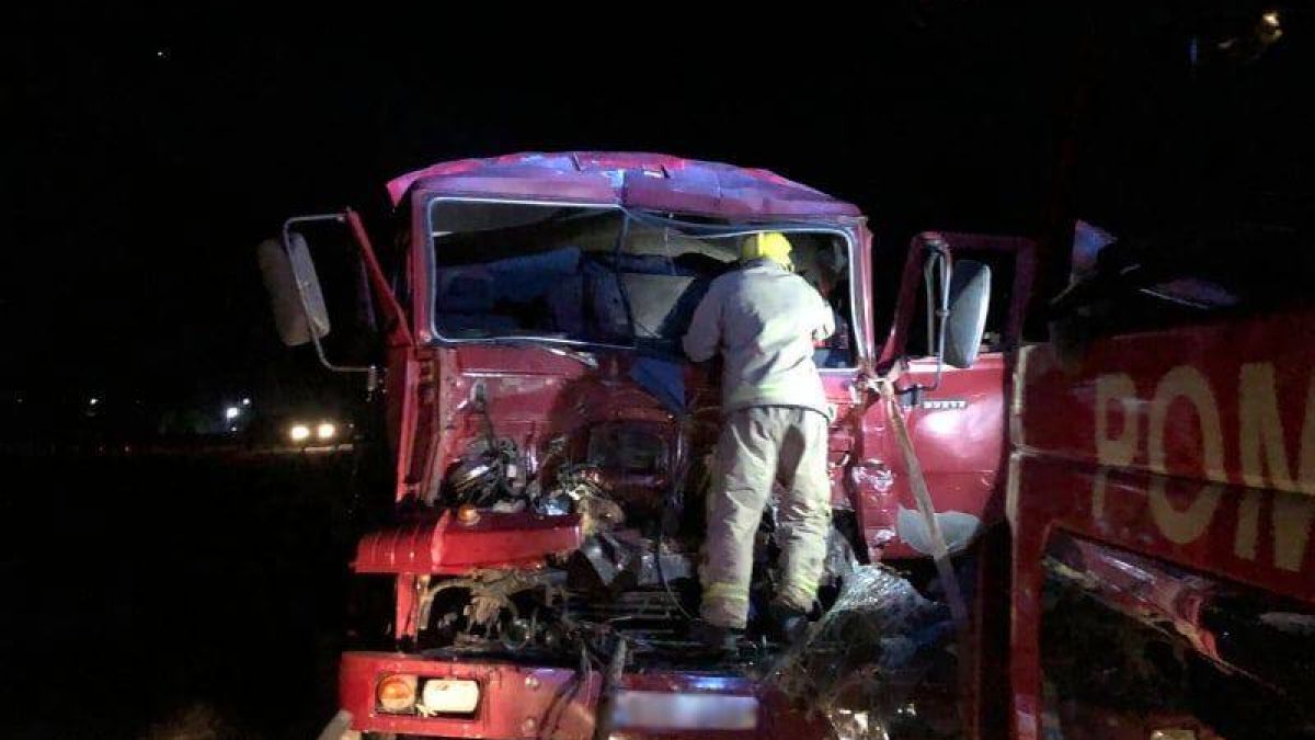 Accident la Căușeni. Un bărbat a rămas blocat între fiare. A fost nevoie de intervenția celor de la descarcerare (FOTO)