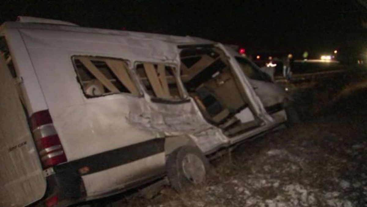 Accident pe traseul Glodeni-Chișinău. Două persoane au decedat, altele zece sunt la spital