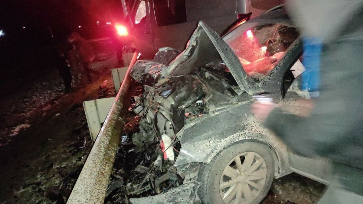 Accident teribil la Telenești: Un tânăr de 27 de ani a murit după ce două mașini s-au tamponat frontal (FOTO)