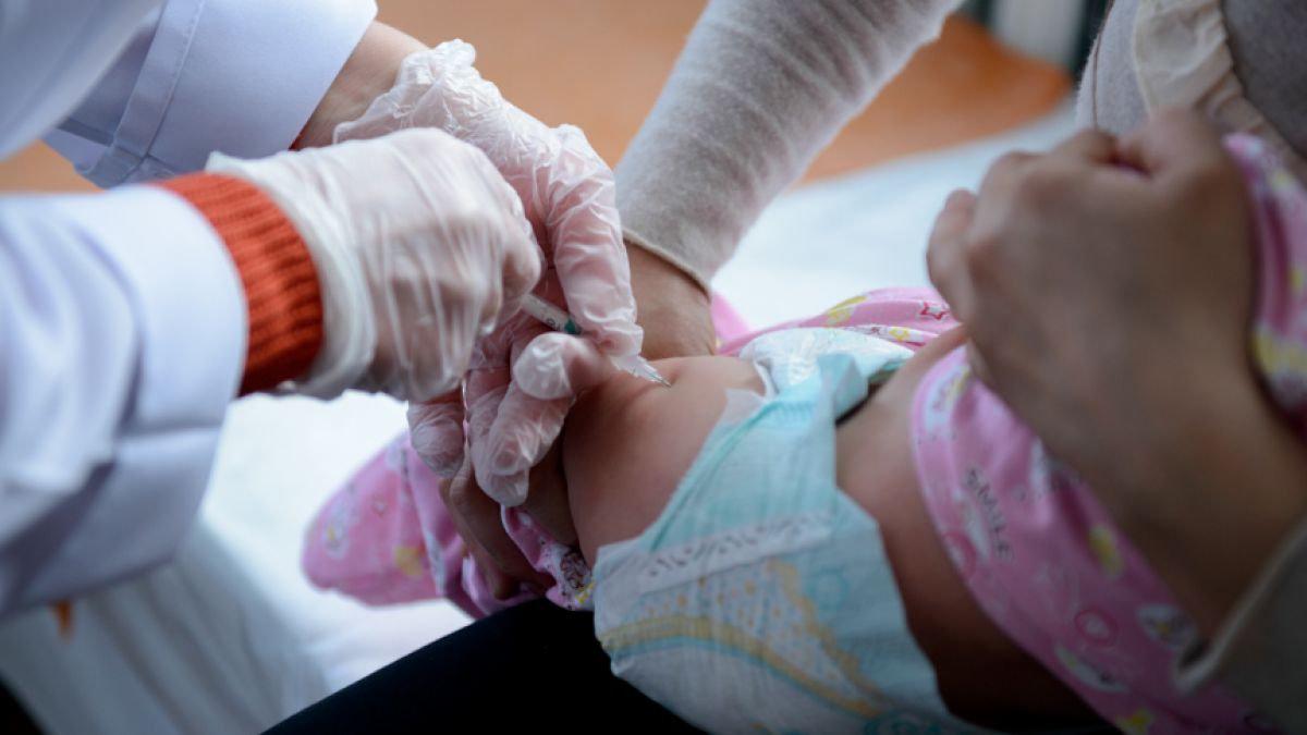 „Aceste cifre sunt alarmante”. Tot mai mulți părinți refuză să-și vaccineze copiii de până la un an