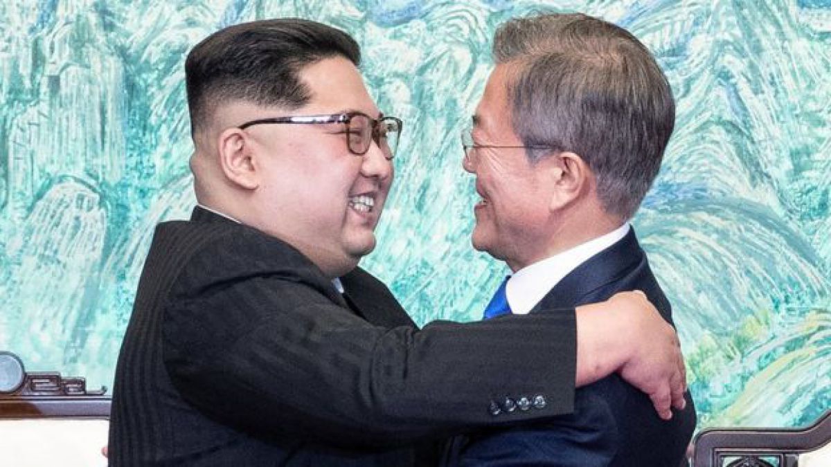 Acord istoric la summitul intercoreean: Kim Jong-un acceptă să semneze un tratat de pace și ar urma să renunțe la armele nucleare