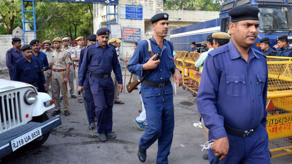 Adolescentă violată și arsă de vie în India: Poliția a arestat principalul suspect