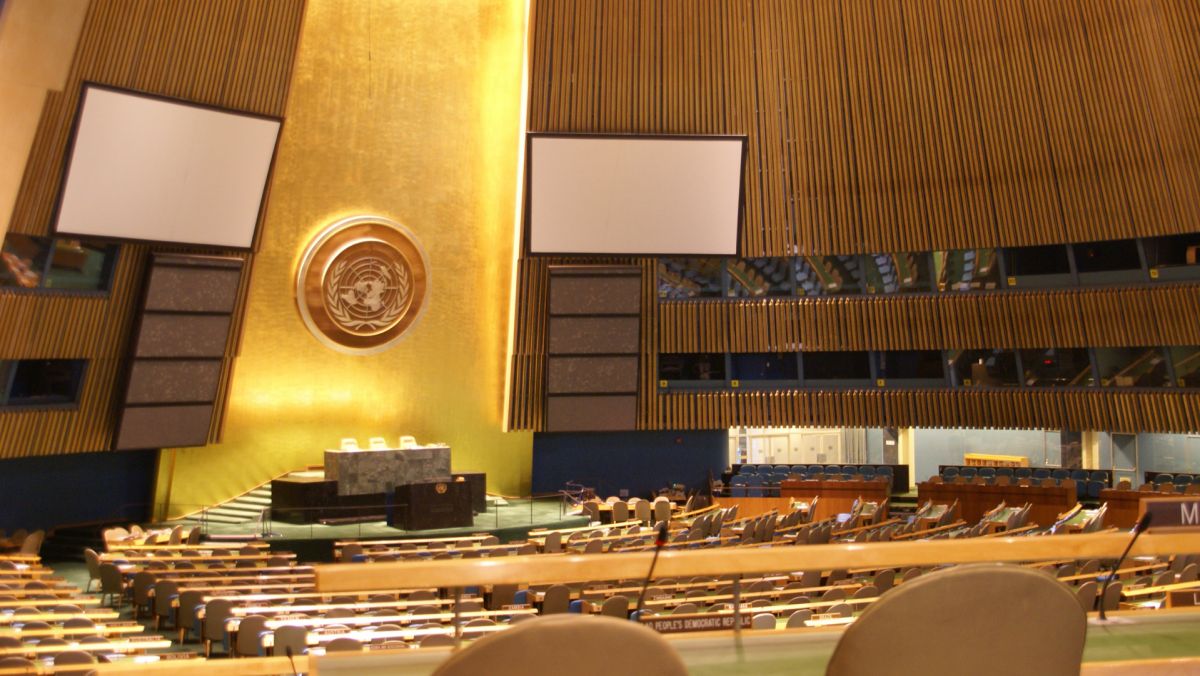 Adunarea Generală a ONU a condamnat invazia rusă în Ucraina. Explicăm de ce o asemenea decizie nu poate opri războiul din țara vecină