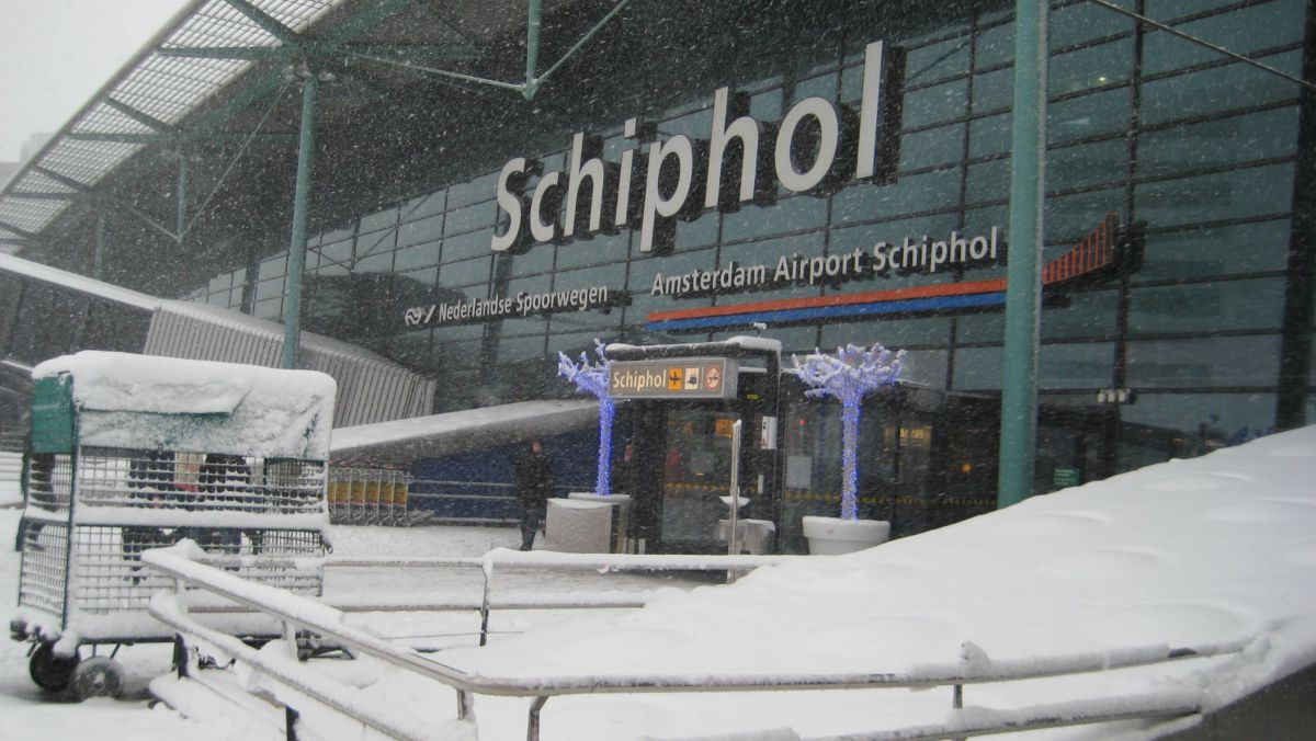 Aeroportul Schiphol din Amsterdam a anulat toate zborurile. Situația din Germania și Marea Britanie