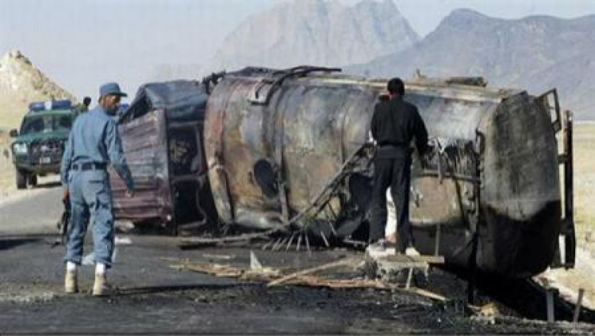 Afganistan: Cel puțin 35 de morți și 20 de răniți într-o coliziune între un autocar și un camion cisternă