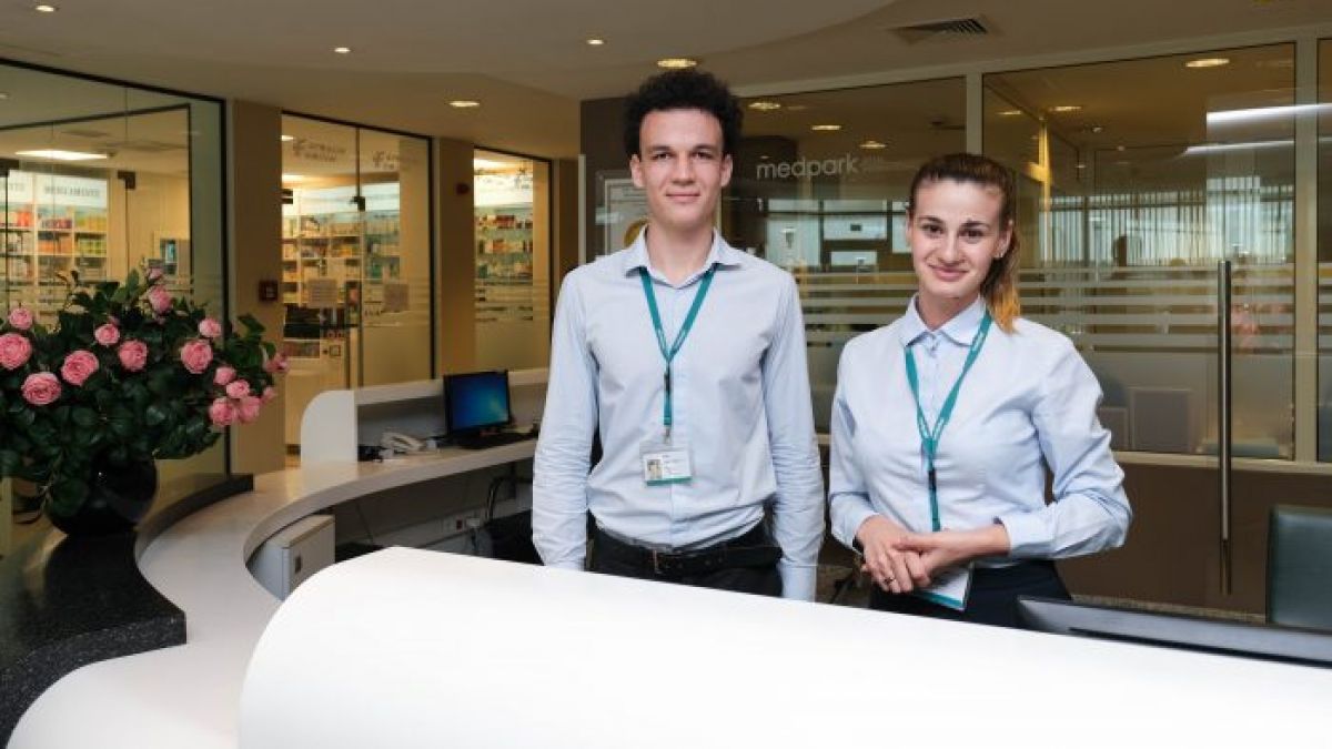 Medpark recrutează. Cinci motive ca să aplici la funcția de recepționist/ă