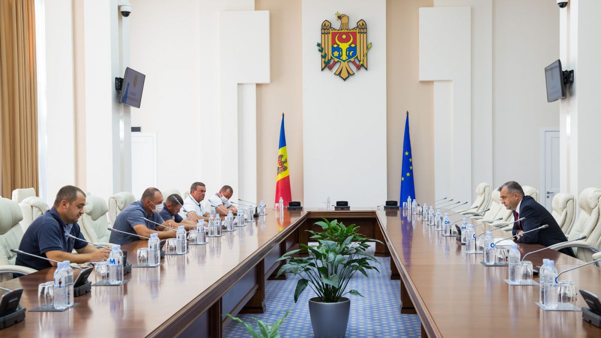 Agricultorii au avut o întâlnire cu premierul Ion Chicu. Slusari susține că aceștia sunt nemulțumiți și anunță noi discuții miercuri