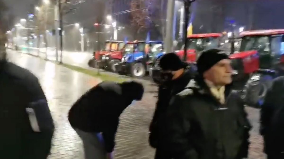 Agricultorii, dezamăgiți de votul Legii politicii bugetar-fiscale: Cum puteau să voteze noaptea? S-au dus în vacanță!