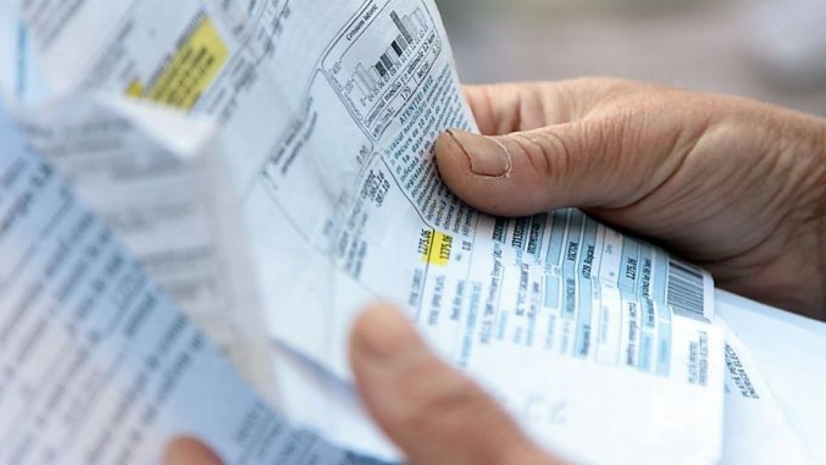 Ai primit facturi cu date estimative la lumină? Iată ce poți face dacă consumul inclus e mult prea mare
