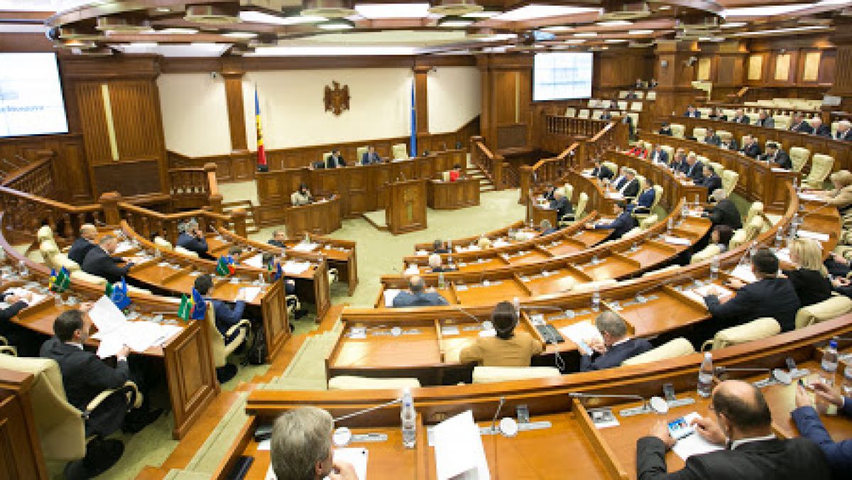 Alaiba a pregătit un proiect de lege: Salariile demnitarilor de stat ar putea fi făcute publice