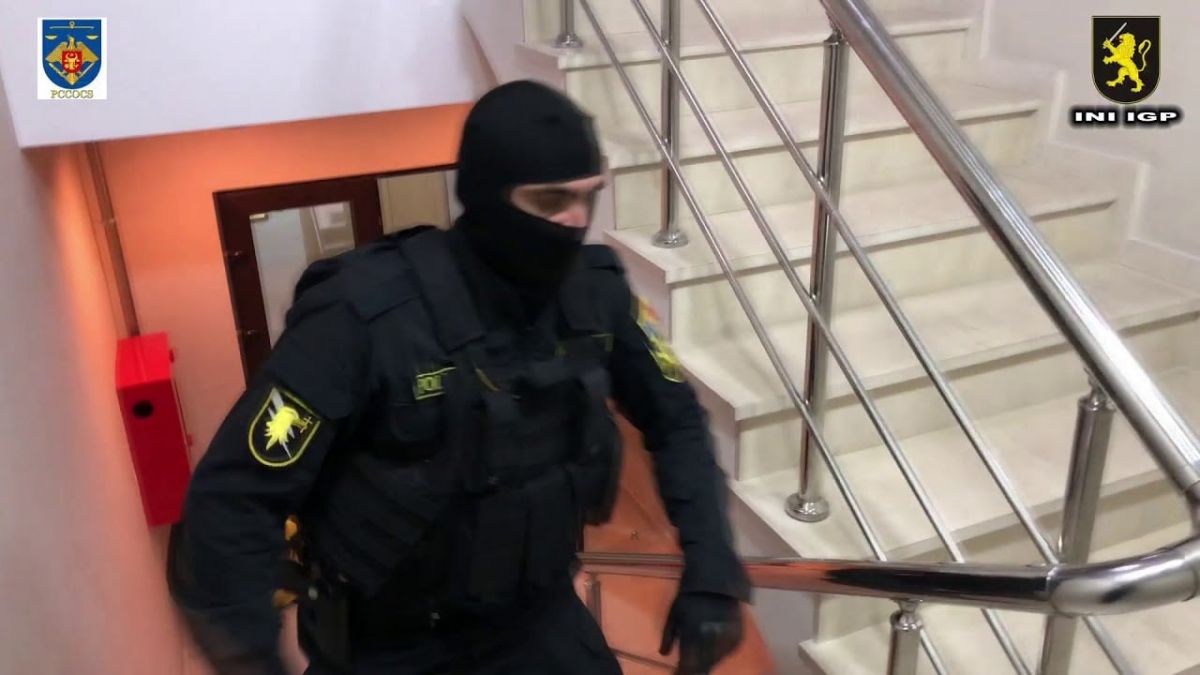 Alcool, telefoane mobile sau jocuri de noroc. „Surprizele” descoperite în urma perchezițiilor de la Penitenciarul nr. 15 Cricova