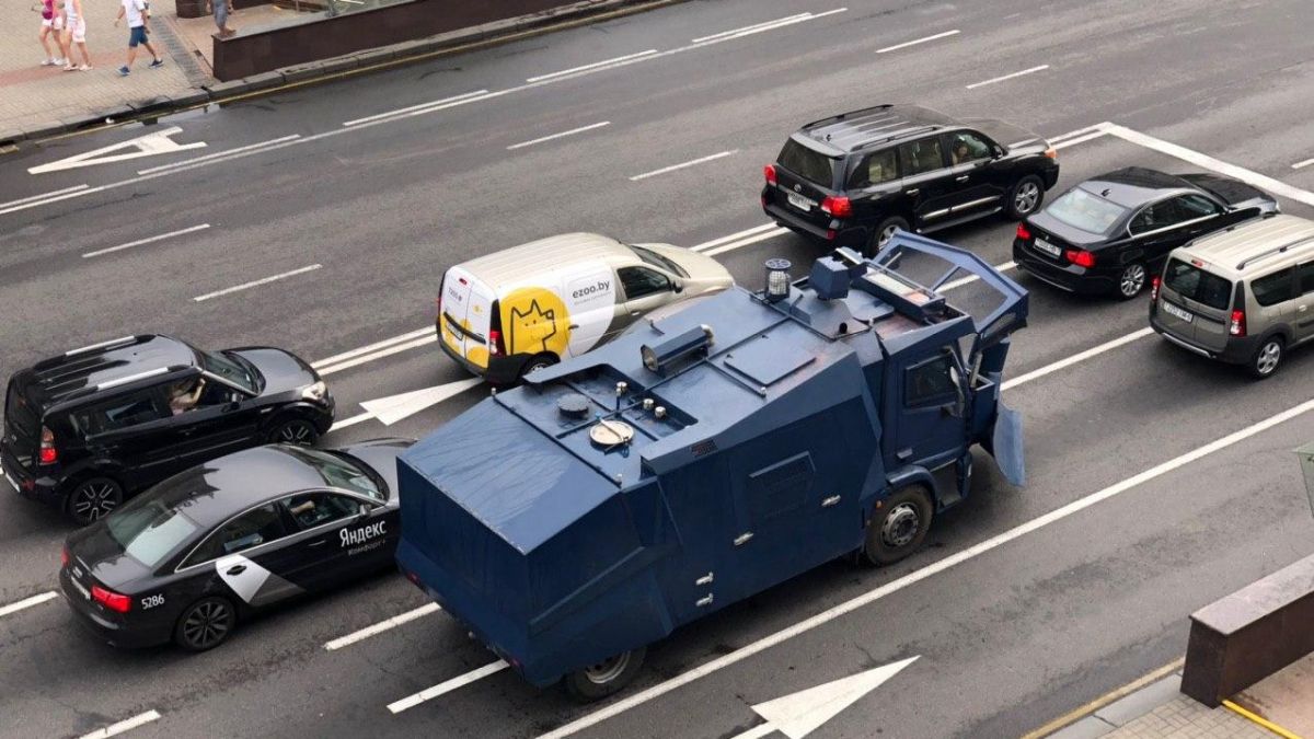 Alegeri în Belarus: Pe străzile din Minsk au fost observate tunuri de apă contra protestatarilor și tehnică militară (FOTO, VIDEO)