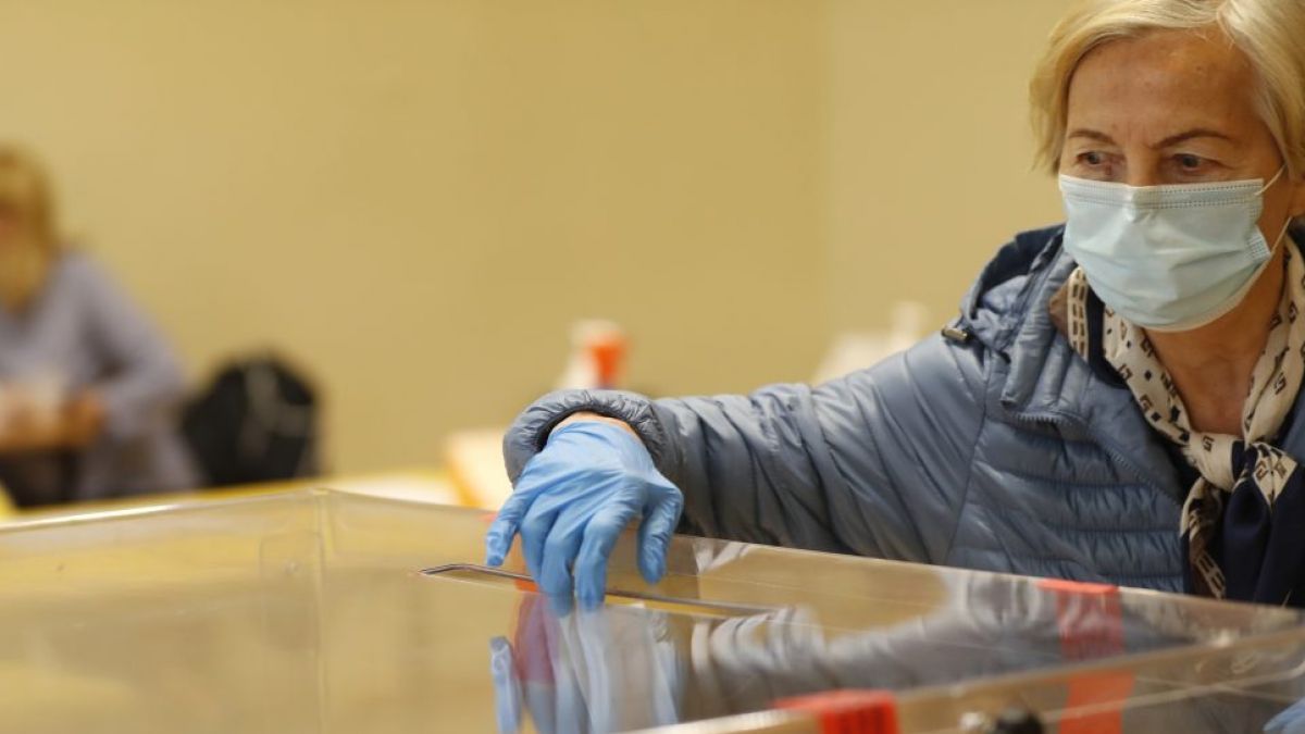 Alegeri pe timp de pandemie. În secții vor fi distribuite 28 de tone de dezinfectanți și peste un milion de măști