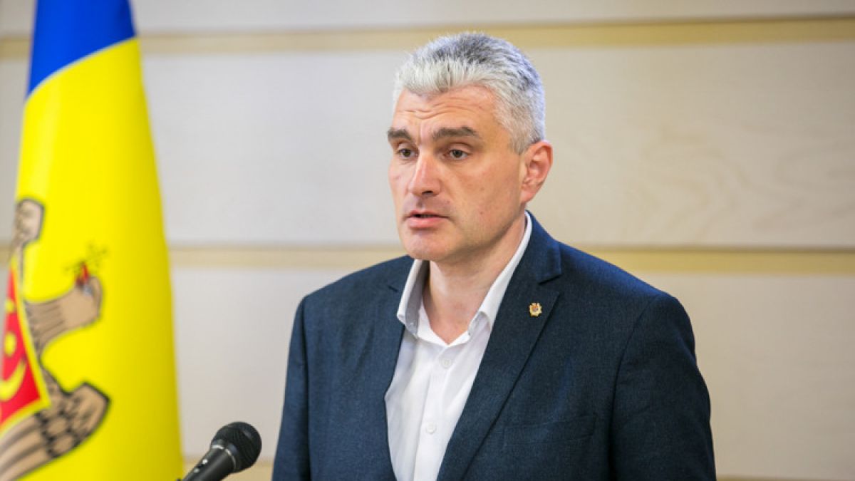 Alexandr Slusari îndeamnă oamenii să iasă la proteste, după o nouă scumpire a carburanților