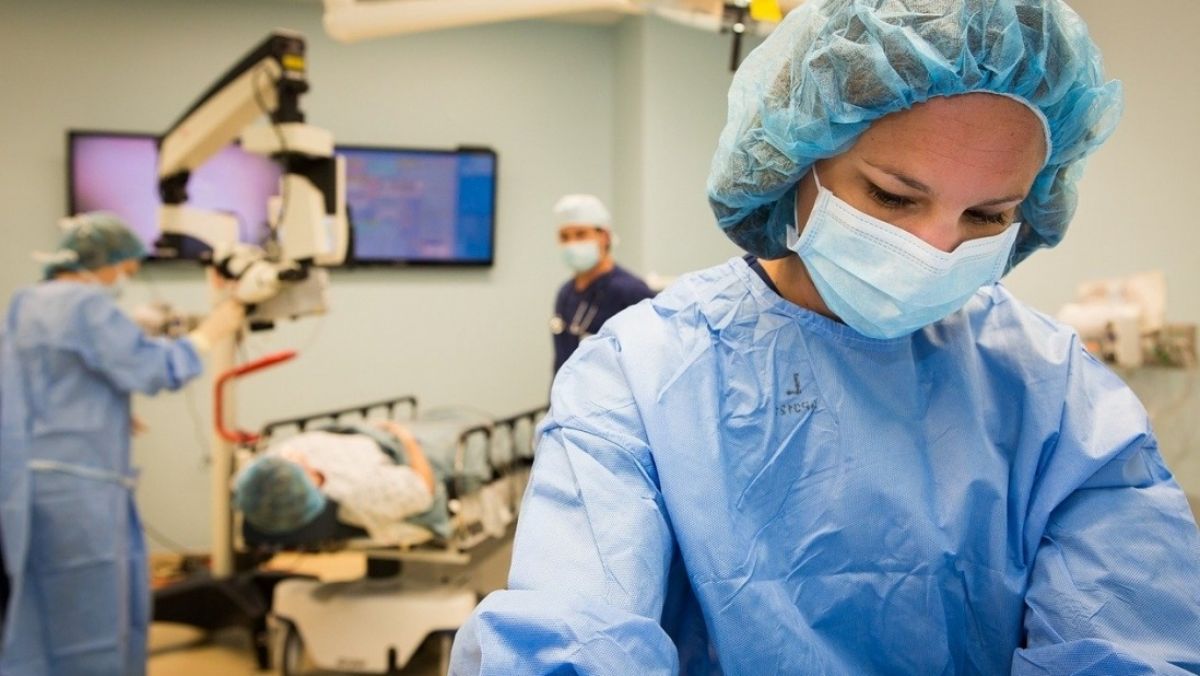 Alți 15 lucrători medicali au fost testați pozitiv cu COVID-19