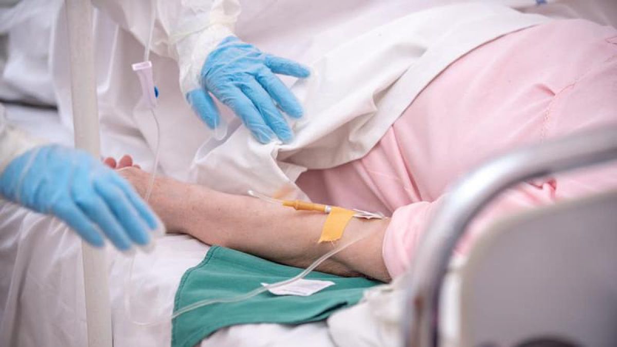 Alți șapte oameni au murit în lupta cu coronavirusul de tip nou. 158 de moldoveni, printre care 19 lucrători medicali, infectați cu COVID-19