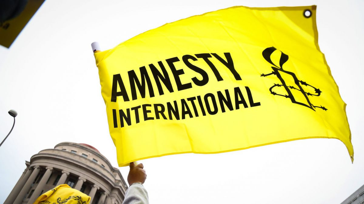 Amnesty International face un pas înapoi: Își cere scuze pentru „suferința și furia” provocate de raportul în care a acuzat Kievul că ar pune în pericol civilii