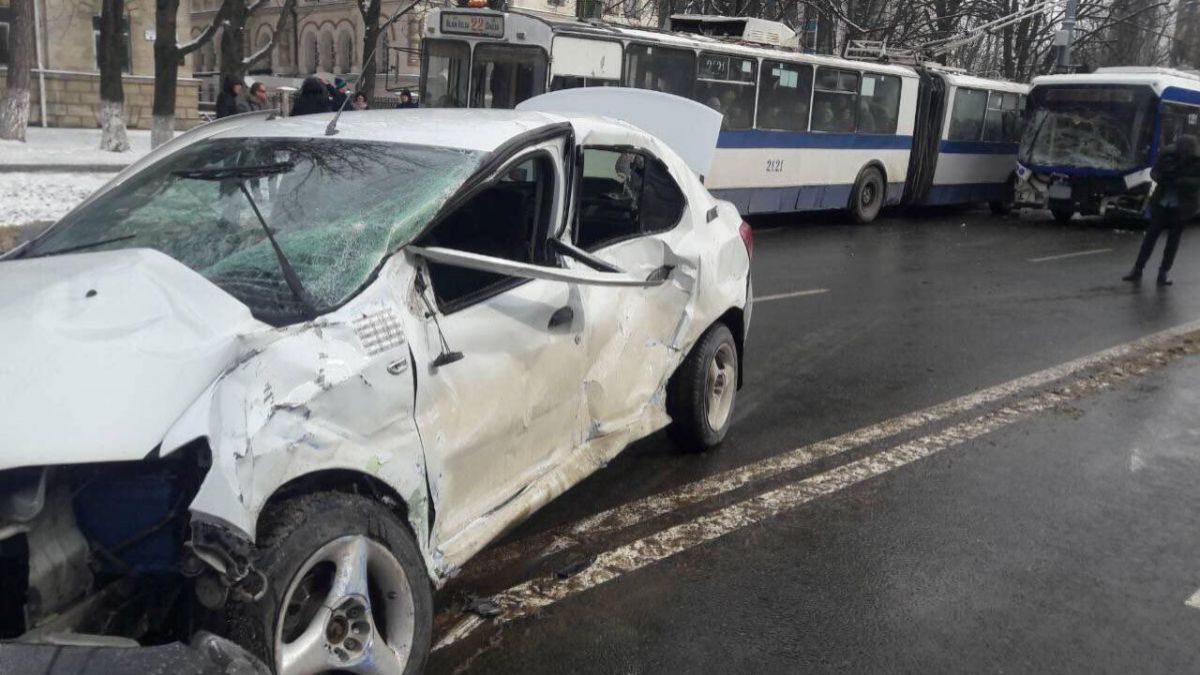 Anchetă finalizată în cazul accidentului în urma căruia a decedat soția lui Valentin Crudu: Taximetristul a trecut pe roșu