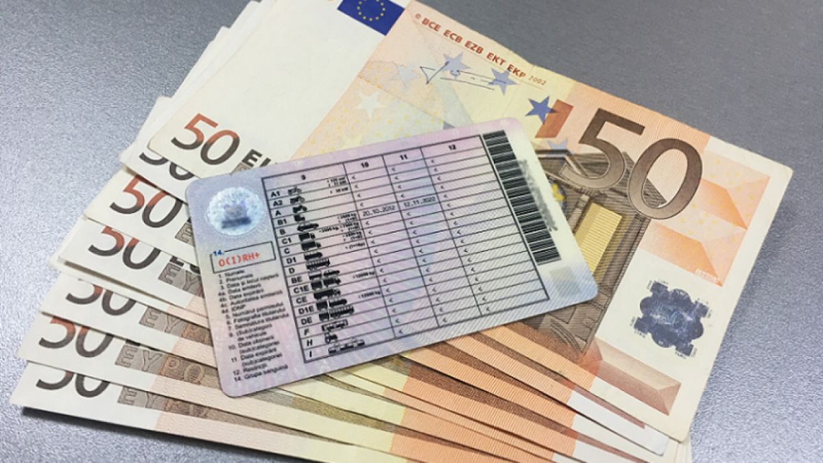 Angajatul unei școli auto, reținut de CNA. Ar fi cerut 500 de euro pentru eliberarea unui permis de conducere