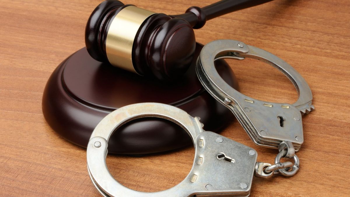 Ani grei de pușcărie pentru un bărbat ce a încercat două asasinări și altul ce a comandat o omucidere. Victimele au rămas în viață
