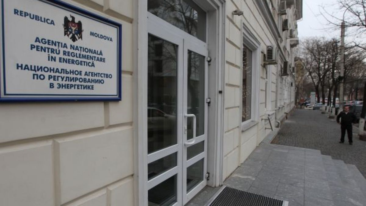 ANRE cere răgaz patronatelor și sindicatelor din agricultură și industria alimentară până la adoptarea unei noi metodologii de calcul a prețurilor la carburanți