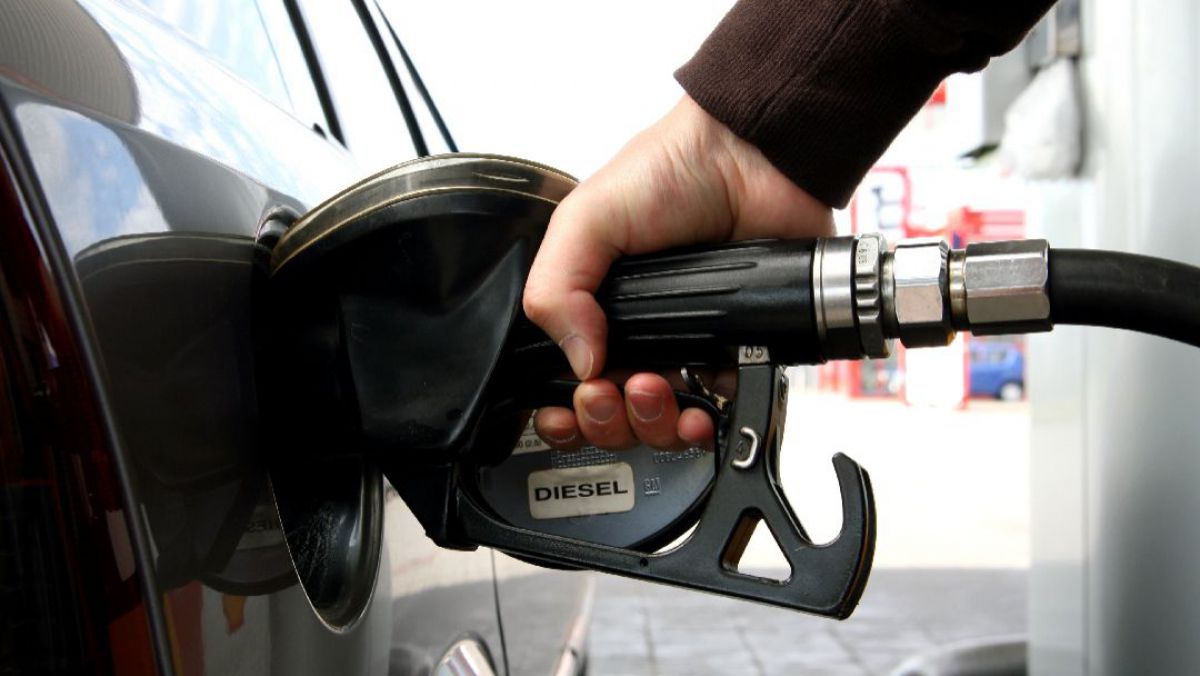 ANRE va suspenda licențele a trei operatori de pe piața produselor petroliere