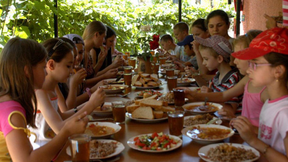 ANSA constată o îmbunătățire a siguranței alimentelor în taberele de odihnă