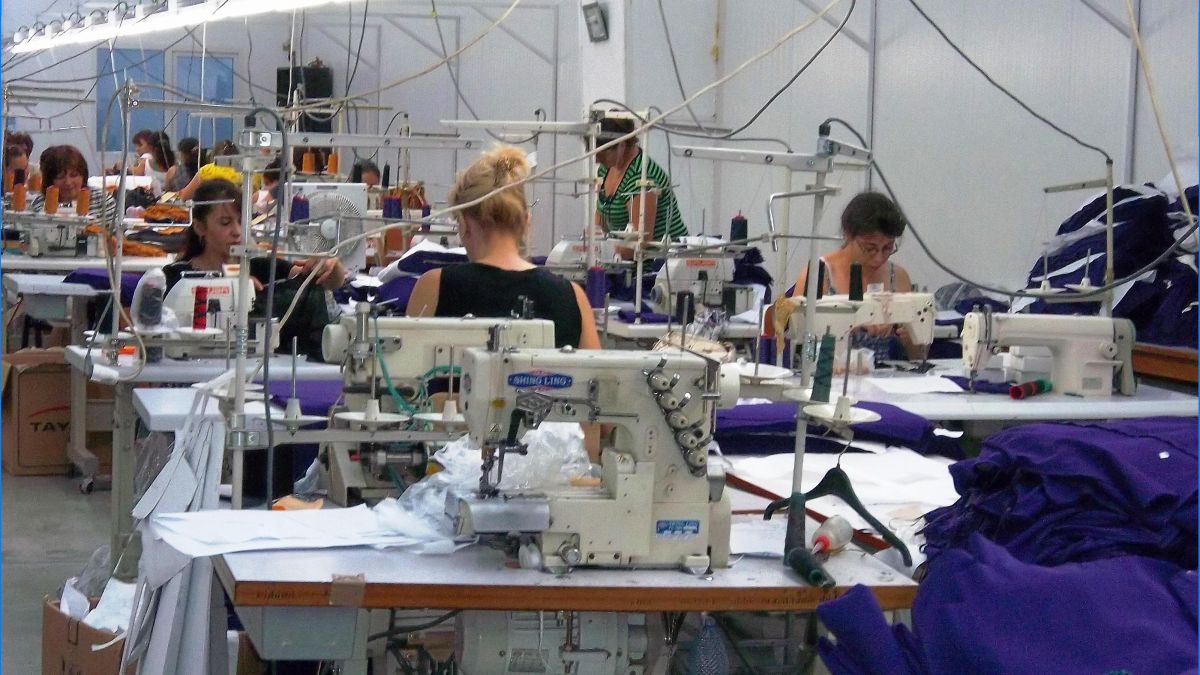 Antreprenorii din industria ușoară cer măsuri urgente în condiții de criză. „Sectorul se confruntă cu probleme economice grave”
