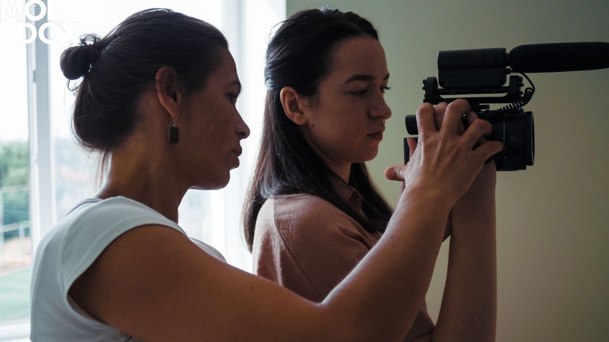 Cum poate un atelier de film să schimbe o comunitate? Aplică la atelierul EXPLORATION MOLDOX Lab!