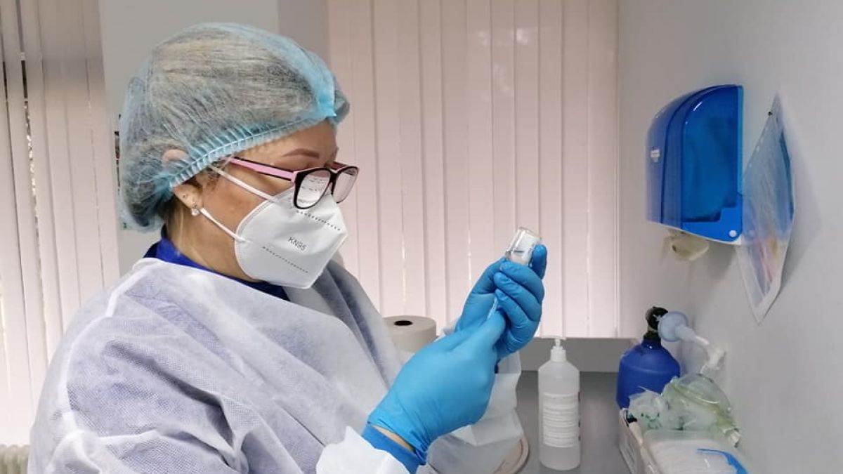 Aproape 145 de mii de persoane au fost imunizate cu cel puțin o doză. Câte cazuri de reacții adverse și infectări post-vaccin au fost înregistrate