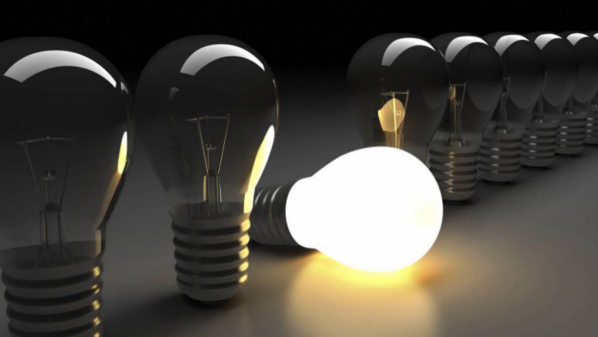 Aproape o mie de cetățeni s-au plâns la ANRE, în 2016. O treime sunt consumatorii de energie electrică
