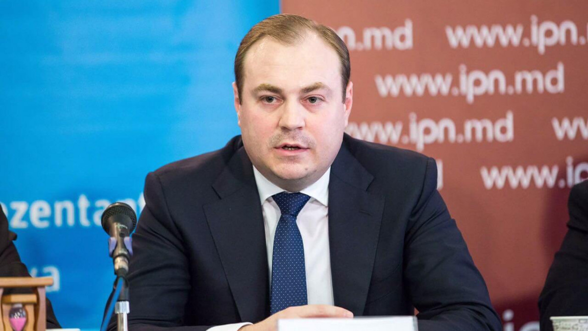 Ar fi oferit unei parlamentare 350 de mii de euro pentru părăsirea PCRM. Un fost deputat democrat, pus sub învinuire pentru corupție