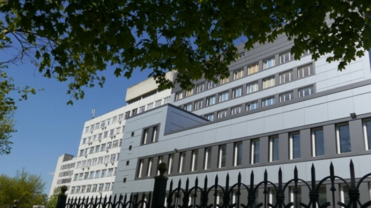 Ar fi primit comisioane de 200 de mii de lei, pentru remunerarea ilegală a medicilor. Un funcționar de la Urgență, reținut 