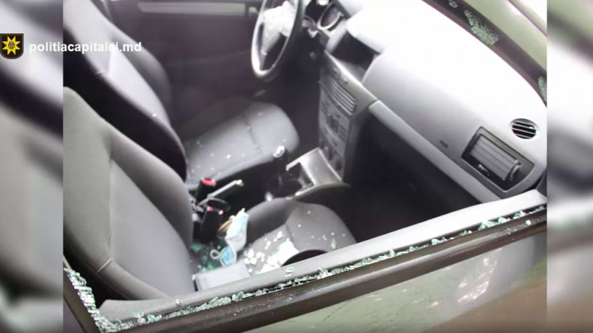 Ar fi spart geamurile automobilelor, după care ar fi sustras din acestea bunuri materiale. Patru minori reținuți