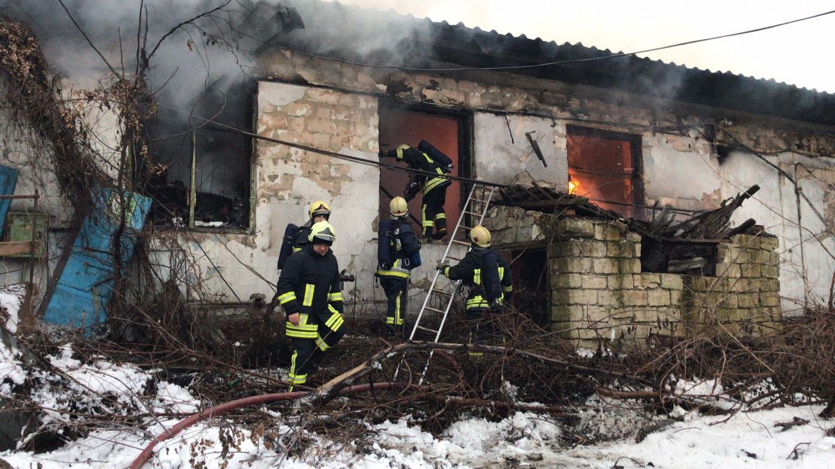 Arde o întreprindere de prelucrare a lemnului la Ciocana. Opt echipaje de pompieri sting flăcările. (UPDATE) Incendiul a fost localizat( VIDEO)