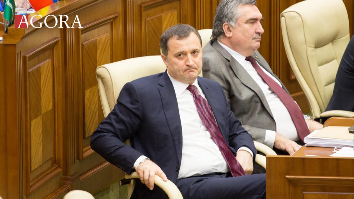 Arestul nu e un motiv plauzibil. Absențele lui Filat de la ședințele Parlamentului au fost considerate nemotivate