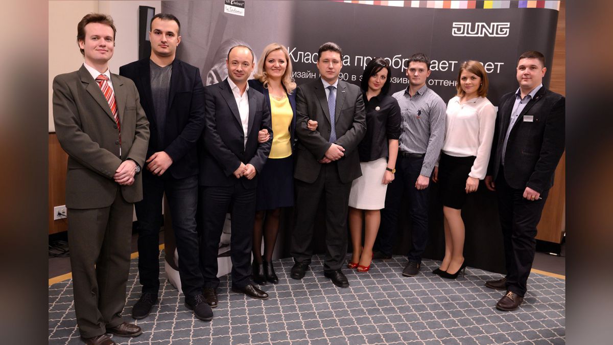 Arta și tehnologia, reunite în „Casa inteligentă”, economisesc bani, oferă confort și stil locuinței
