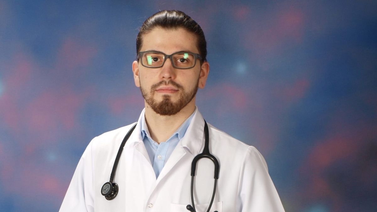 Asistent medical de la Urgență: E ridicol de enervant să auzi că cineva „se înădușă” cu mască, când tu știi că stai ore în șir cu două măști și patru perechi de mănuși (FOTO)