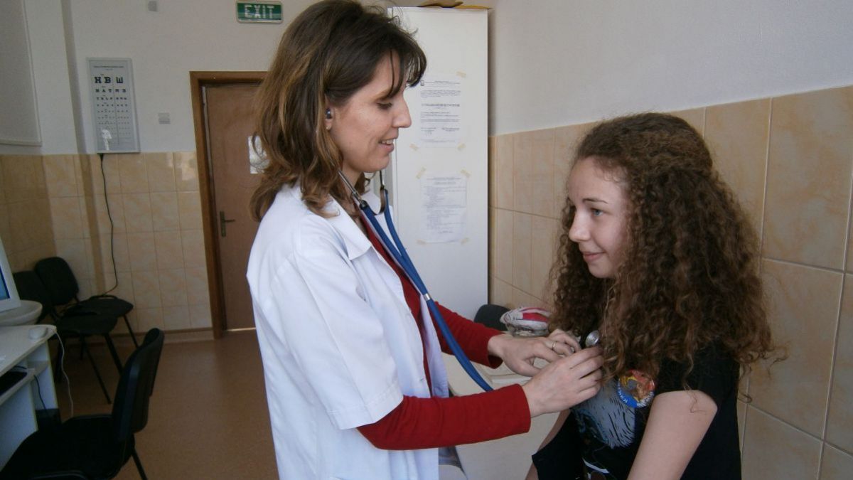 Asistenții medicali din școli vor urma instruiri online pentru a putea preveni îmbolnăvirile cu infecția COVID-19
